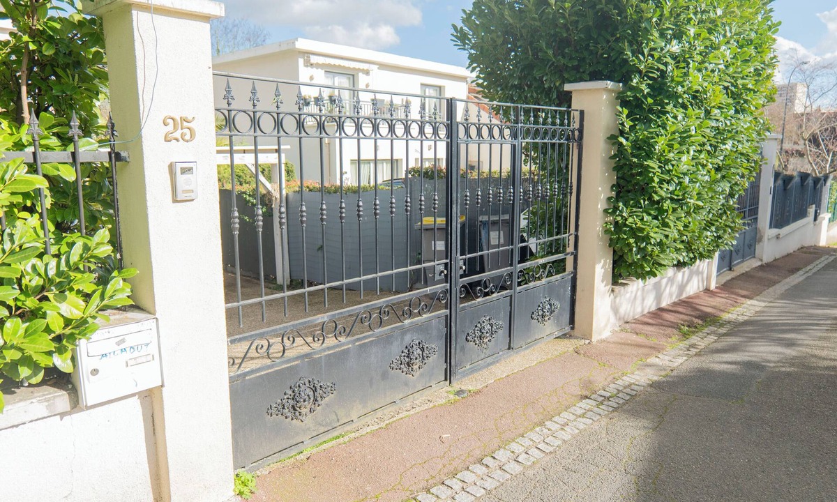 Saint-Germain-en-Laye Apartment | In St Germain en laye, imperial city! Comfortable apartment, 10 min RER