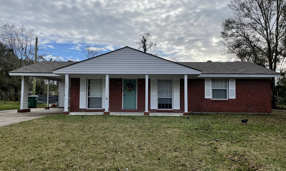 Gulfport House | InstaWorthy ~ KING Adjustable Base Bed ~ 15Min to Beach