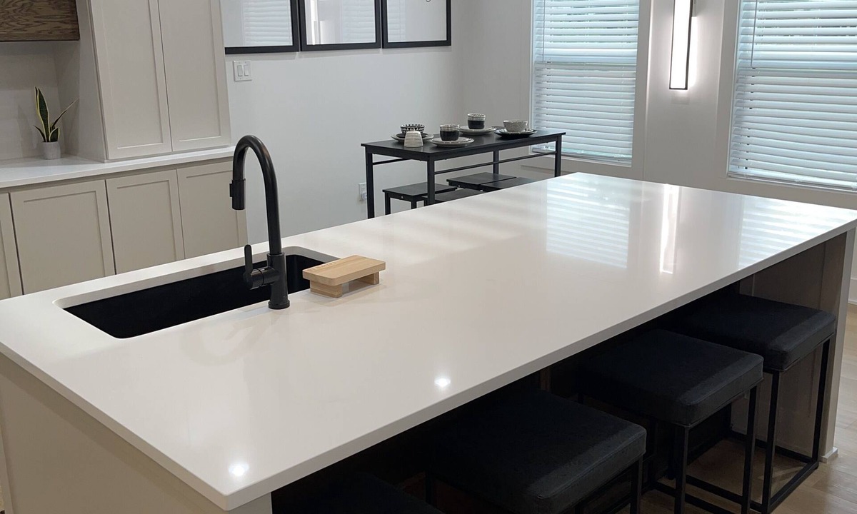 Mid City North House | Introducing "ElevateVR Living" Your New Baton Rouge 3 Story Retreat Sleeps 14