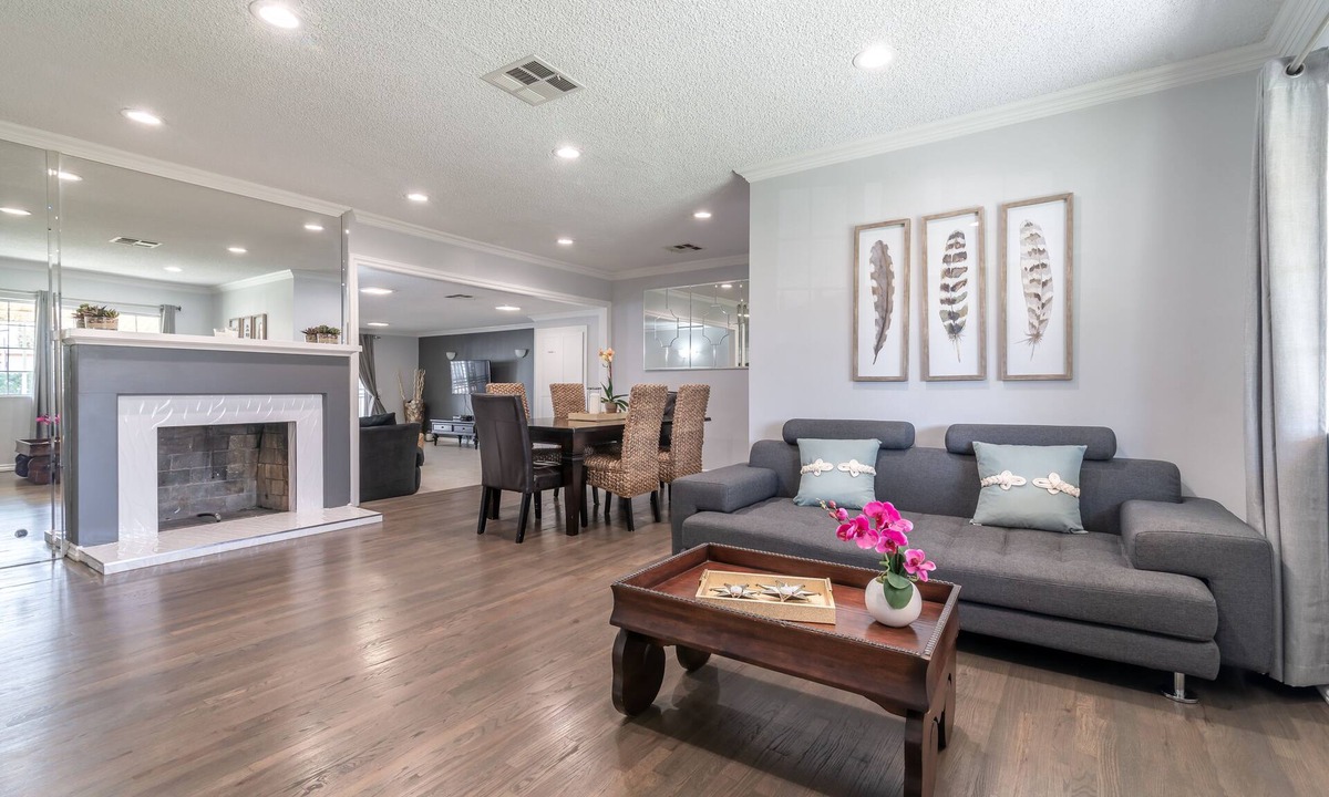 Valley Glen House | Inviting Newly Renovated Home with pool close to Universal Studios