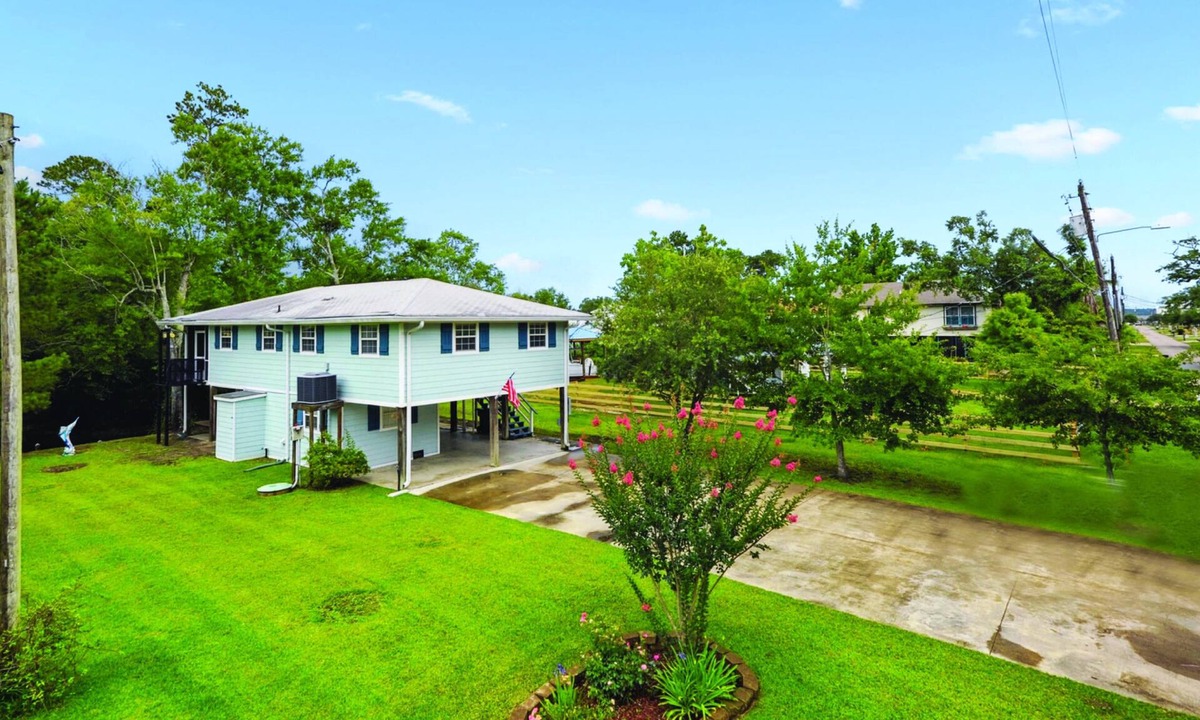 Bay St Louis House | Isle Be Back - Pet Friendly Waterfront Camp 3Br 1.5Ba