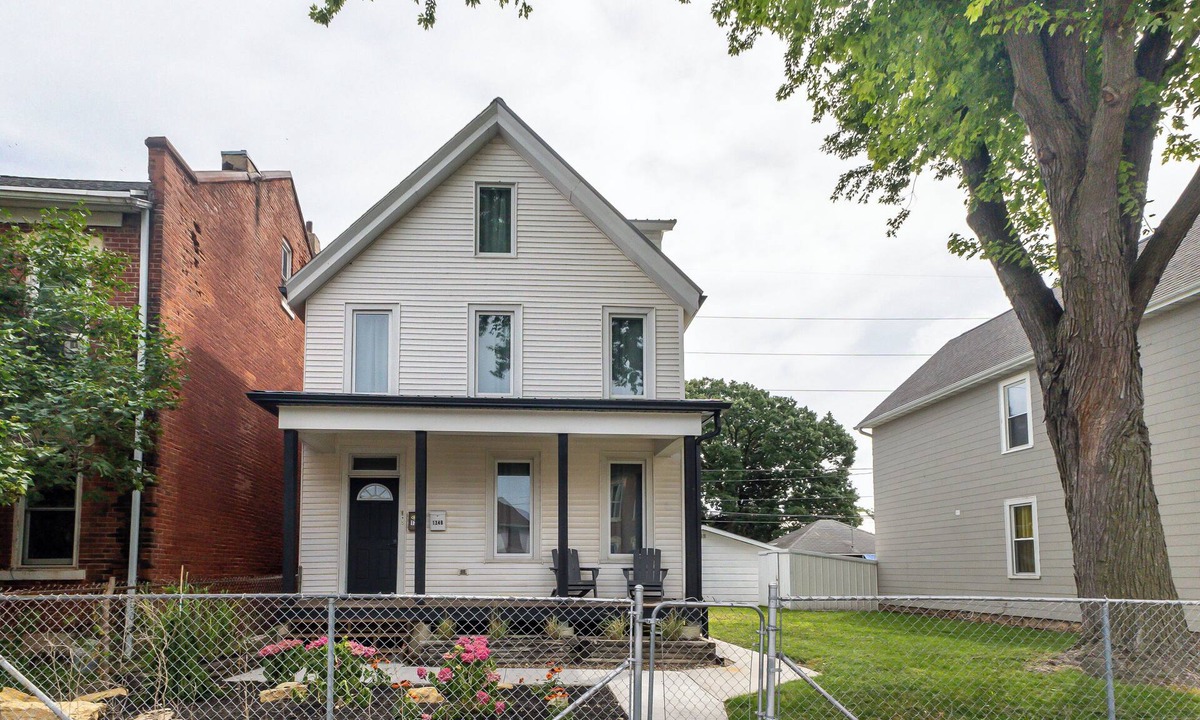 Dubuque House | Jackson Street Suites #1