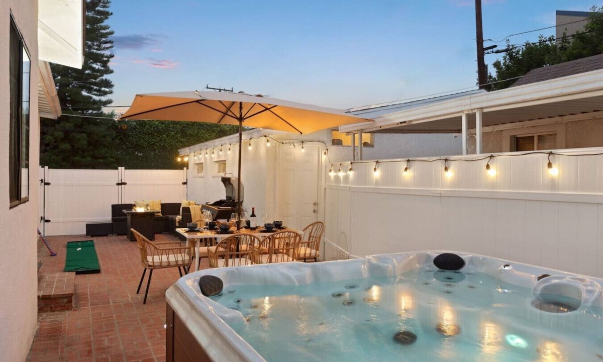 Clarkdale House | Jacuzzi, Parking, and Game Night Retreat with PS4 PacMan Darts Grill