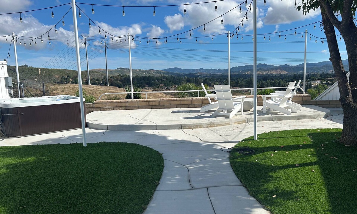 Thousand Oaks House | Jacuzzi View Destination Home