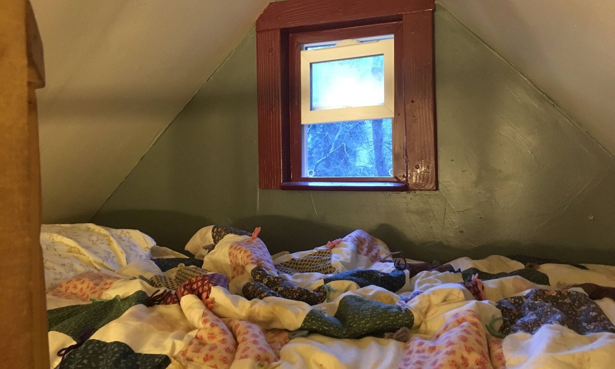 Arrowhead Villas Cabin | Jill's Enchanted Cottage - stream below, 5 min from village, pet friendly