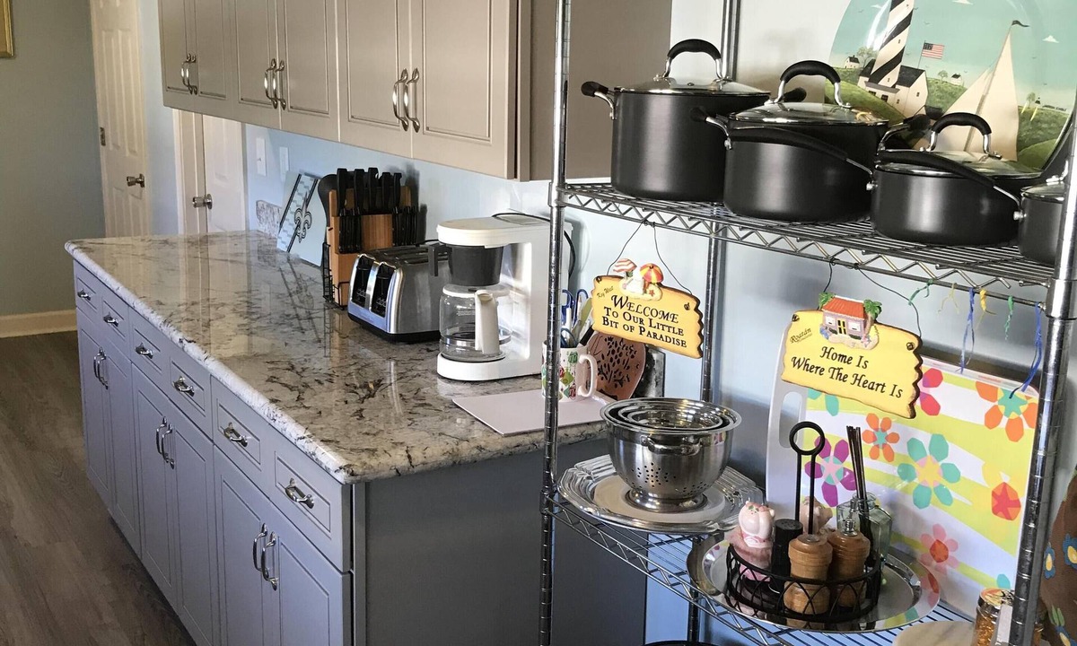 Shoreline Park Cabin | Jordan River Skiing/Fishing Vacation House - Snowbirds Welcome.