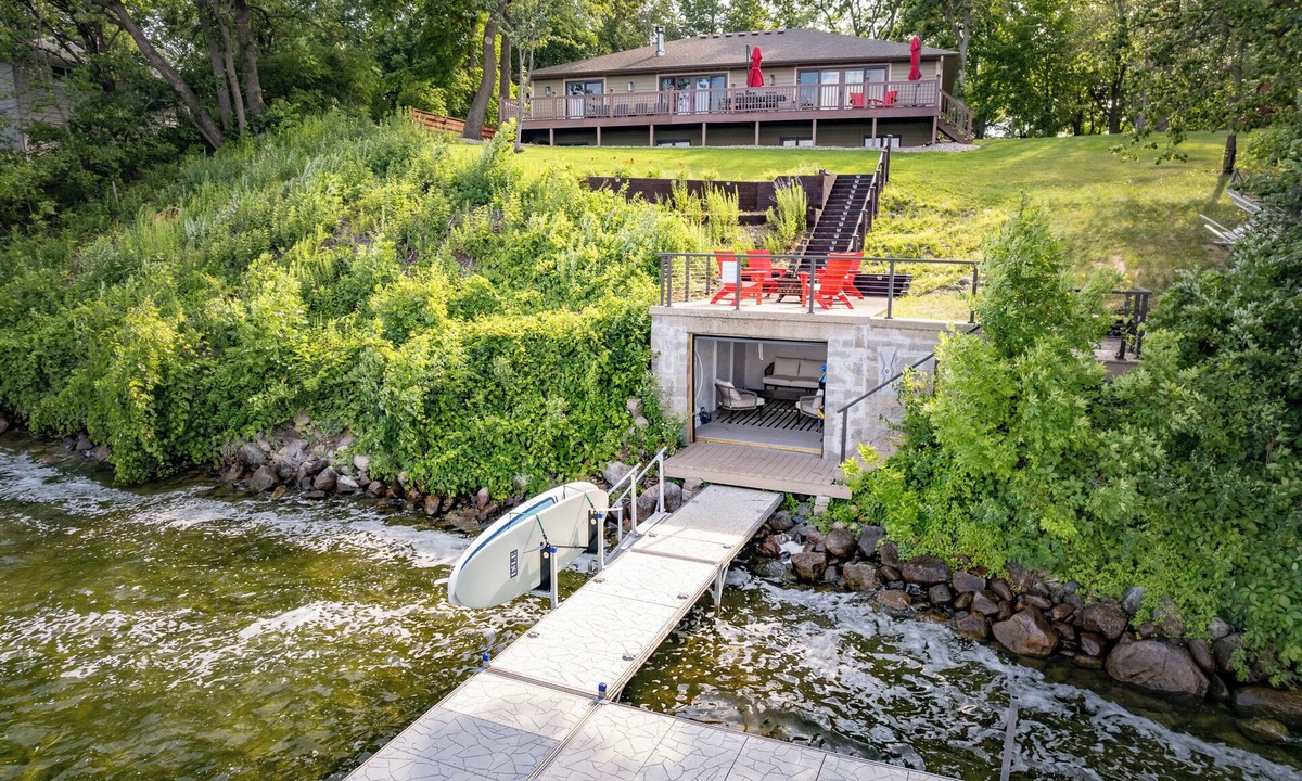 Alexandria House | June/July openings|OnLake|PaddleBoard|Dock|Sleep12