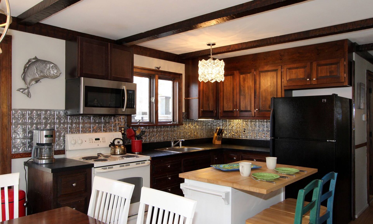 Sea Pines House | Just a short distance to a shared private beach!