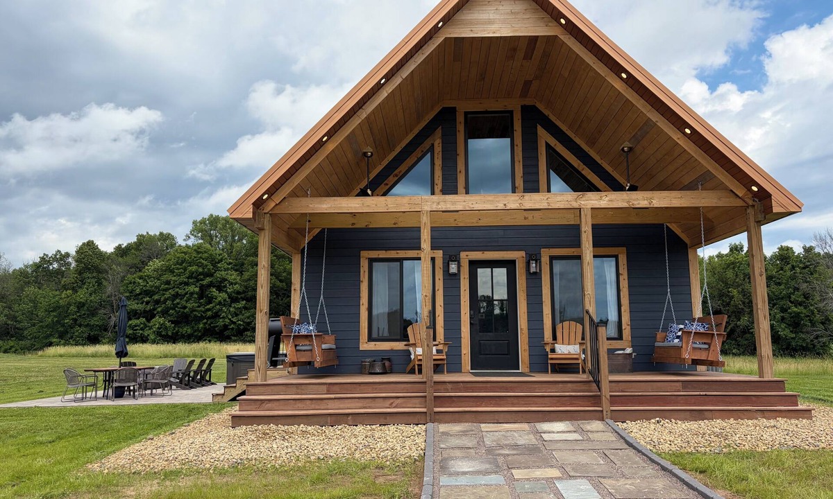 Center City House | Just built 3-bedroom Scandinavian loft cottage near Lindstrom-Taylor's Falls