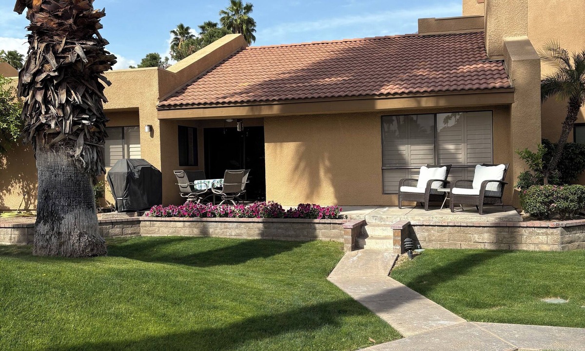 Araby House | JUST fully remodeled-Single Story 3/2 with pool/spa/tennis/pickleball &fireplace
