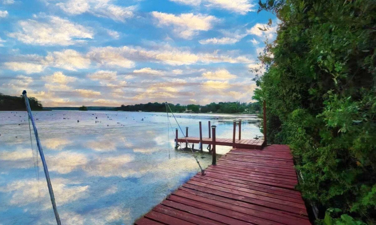 Victoria Road Cottage | Kawartha Waterfront Cottage 4 Bedrooms