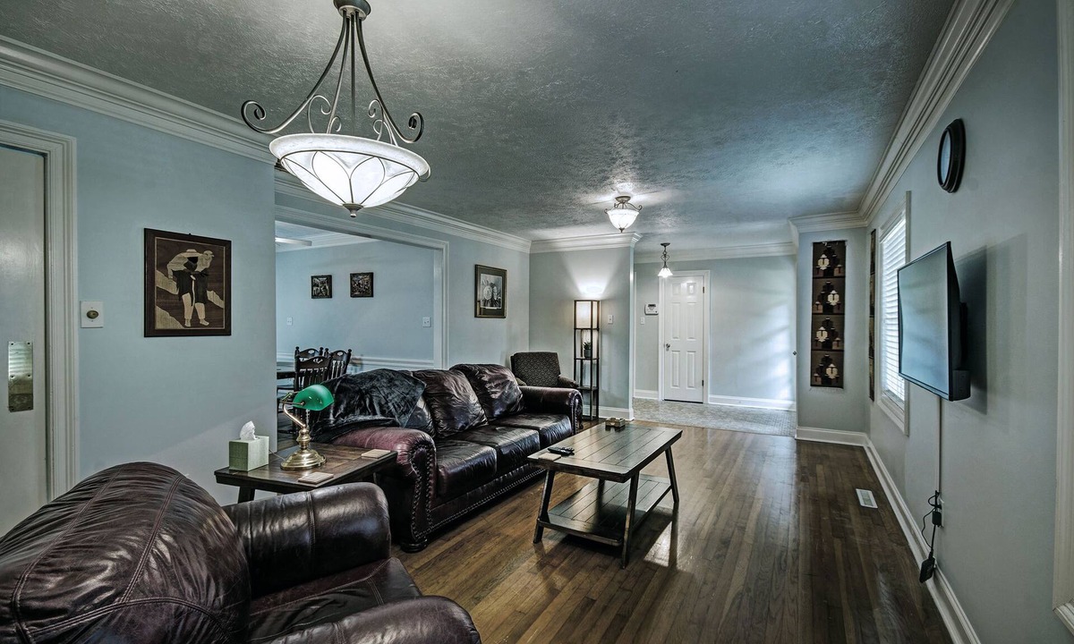 Tougaloo House | *King* Bed House in the Heart of Jackson