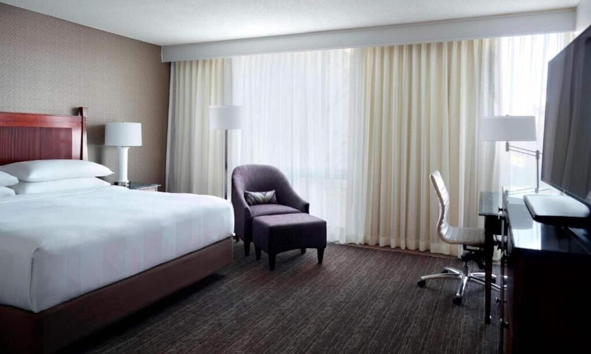 Dulles Apartment | King Room Near Capital City Ink WDC