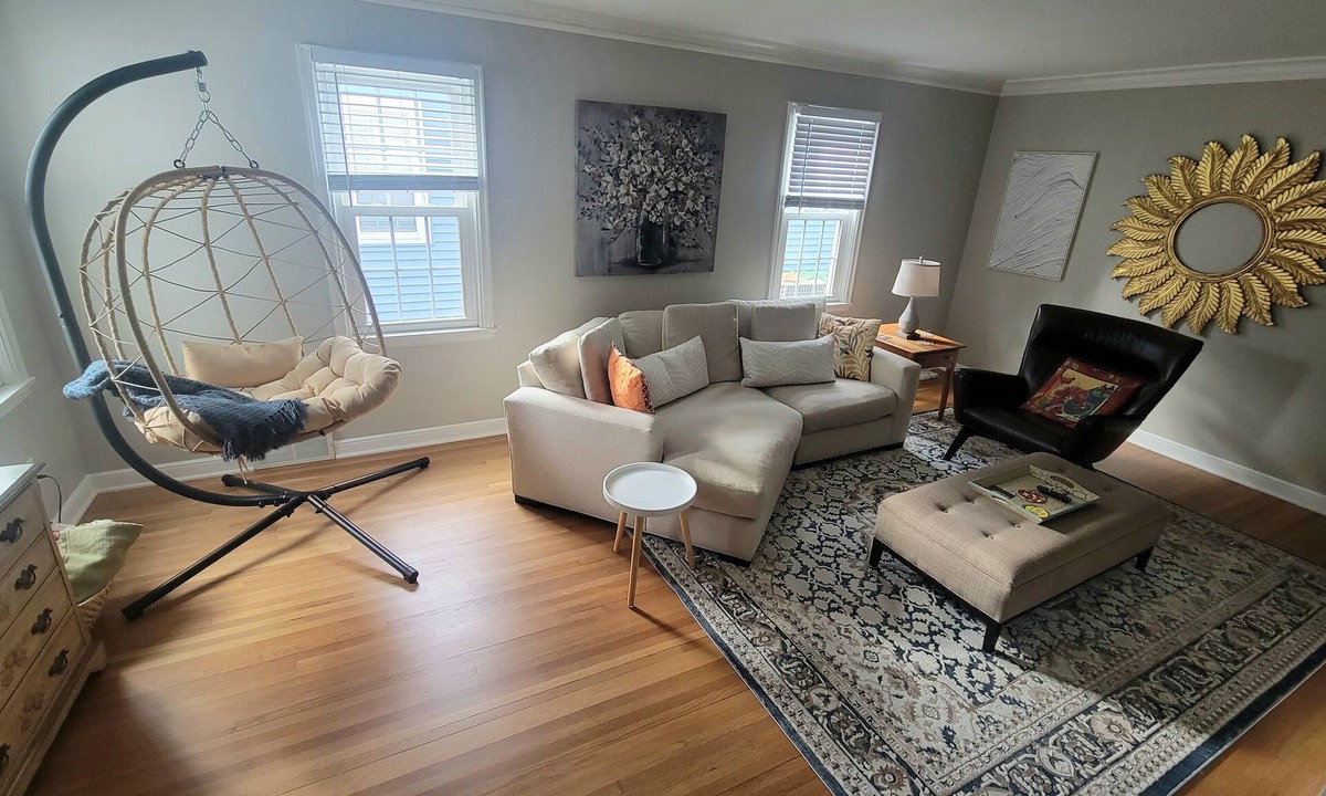 Kutzky Park House | Kutzky Cottage | 3 BR Steps to Mayo Clinic
