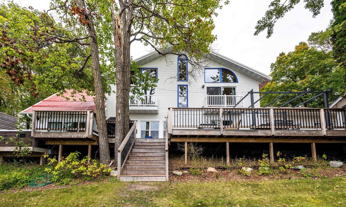 Frazee House | Lake 7 Nordic Escape | Sauna, Hot Tub