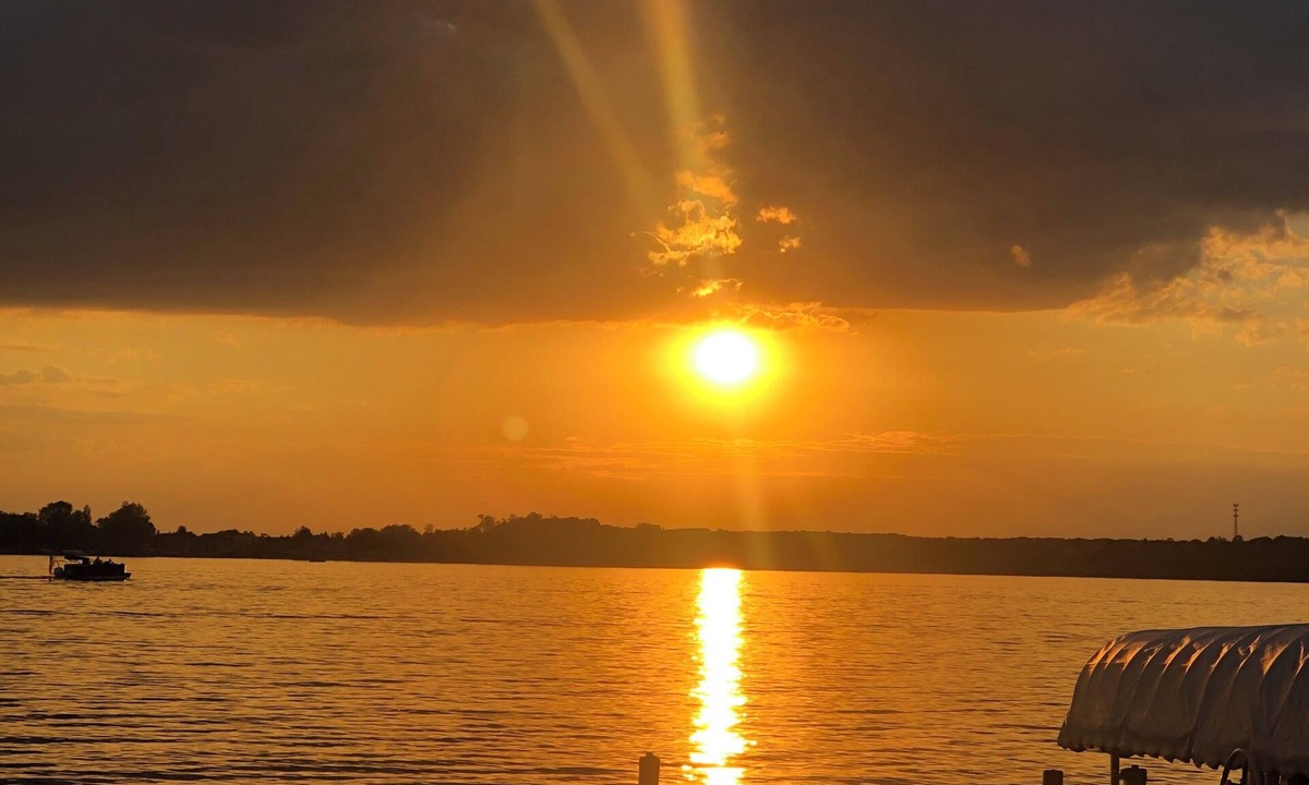 Alexandria House | Lake Carlos Getaway w/Sandy Beach, Dock, Lift & Stunning Sunsets 3-bedroom house