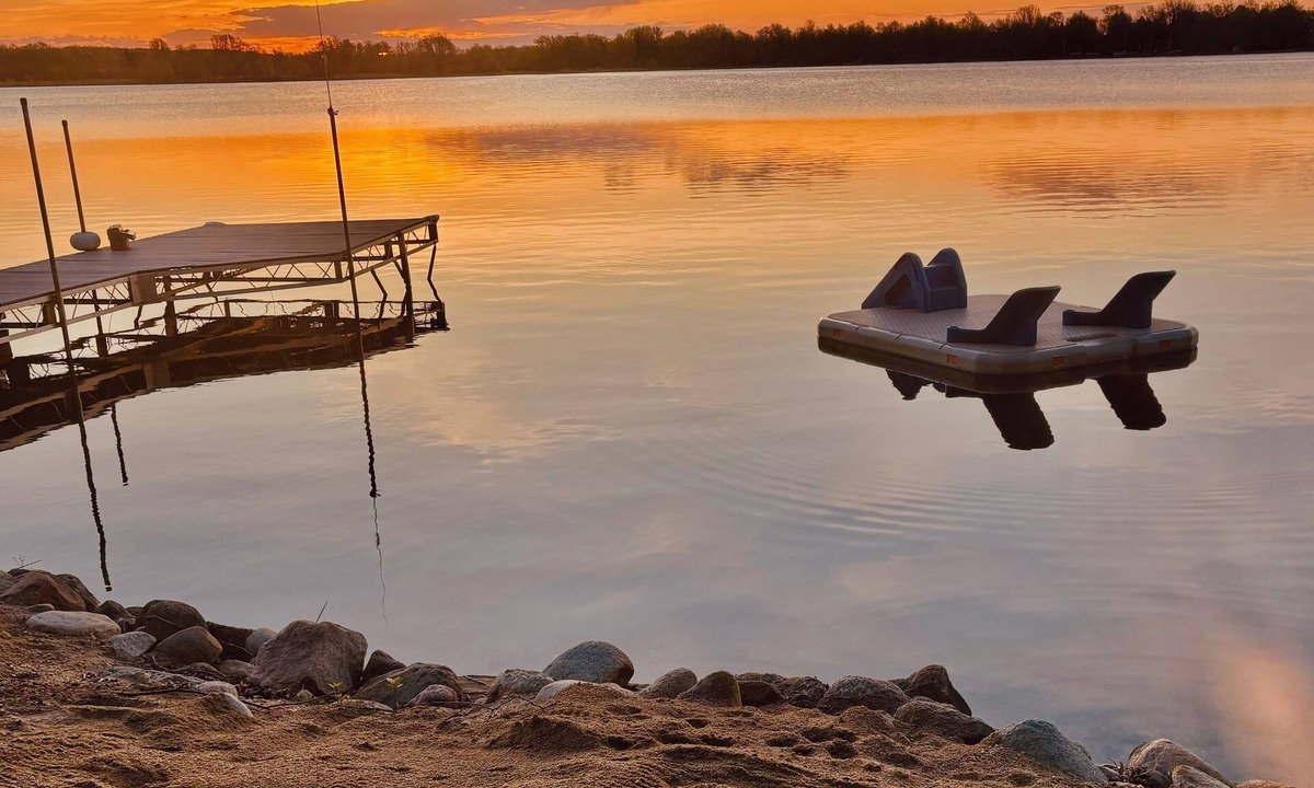 Richwood House | Lake Escape | paddle boards, fire pit & game room