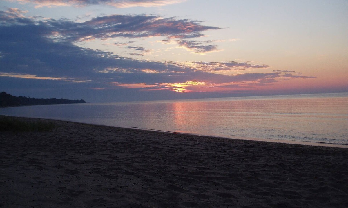 Baileys Harbor Cottage | Lake Michigan Beachfront