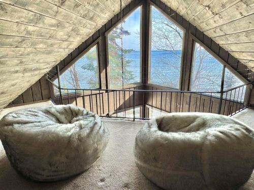 Grand Marais House | Lake Superior Retreat | 500' Private Shoreline