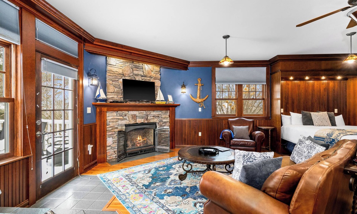 Congdon Park House | Lake Superior Suite | Jacuzzi & Sauna