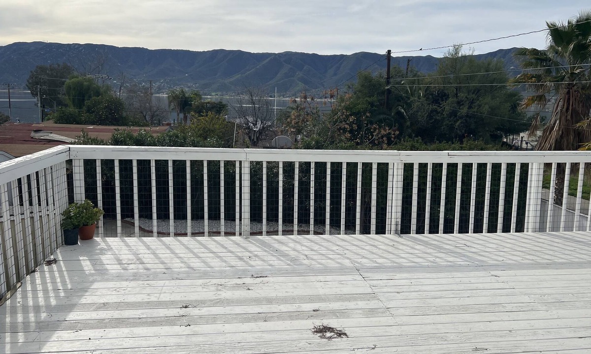 Lake Elsinore House | Lake view, pool, putting green