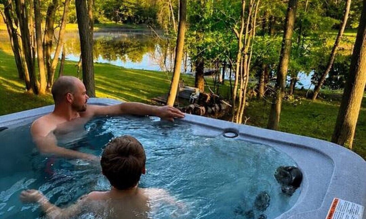 Wautoma House | Lakefront Cabin w/Hot Tub + Movie room