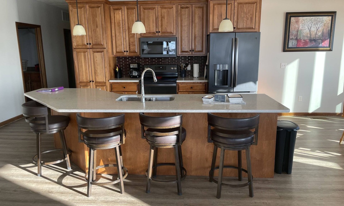 Arnolds Park Condo | Lakefront Condo - Family Friendly/FREE HOIST