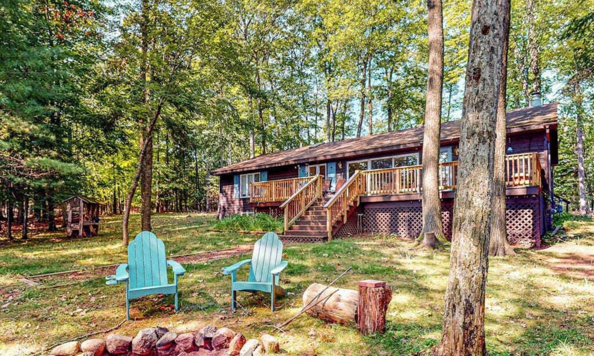 Land O Lakes House | Lakefront, dog-friendly home with canoe, firepit, large deck, & washer/dryer
