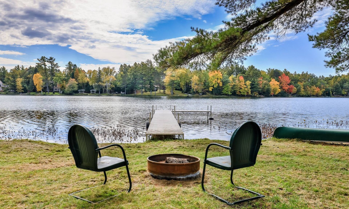 Arbor Vitae Cabin | Lakefront Kozy Cabin - Private Dock - Kayaks - Dog Friendly - Near Minocqua