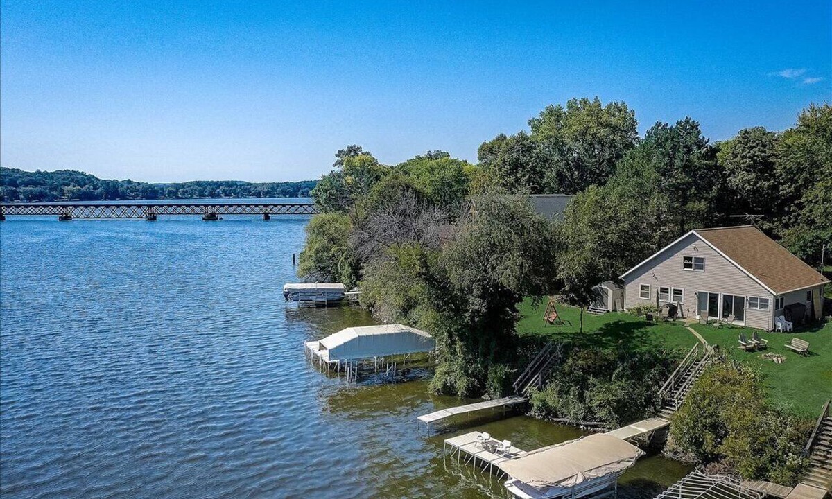 Merrimac House | Lakefront Lake Wisconsin Home - Deep Water, Fire Pit & Year-Round Adventure
