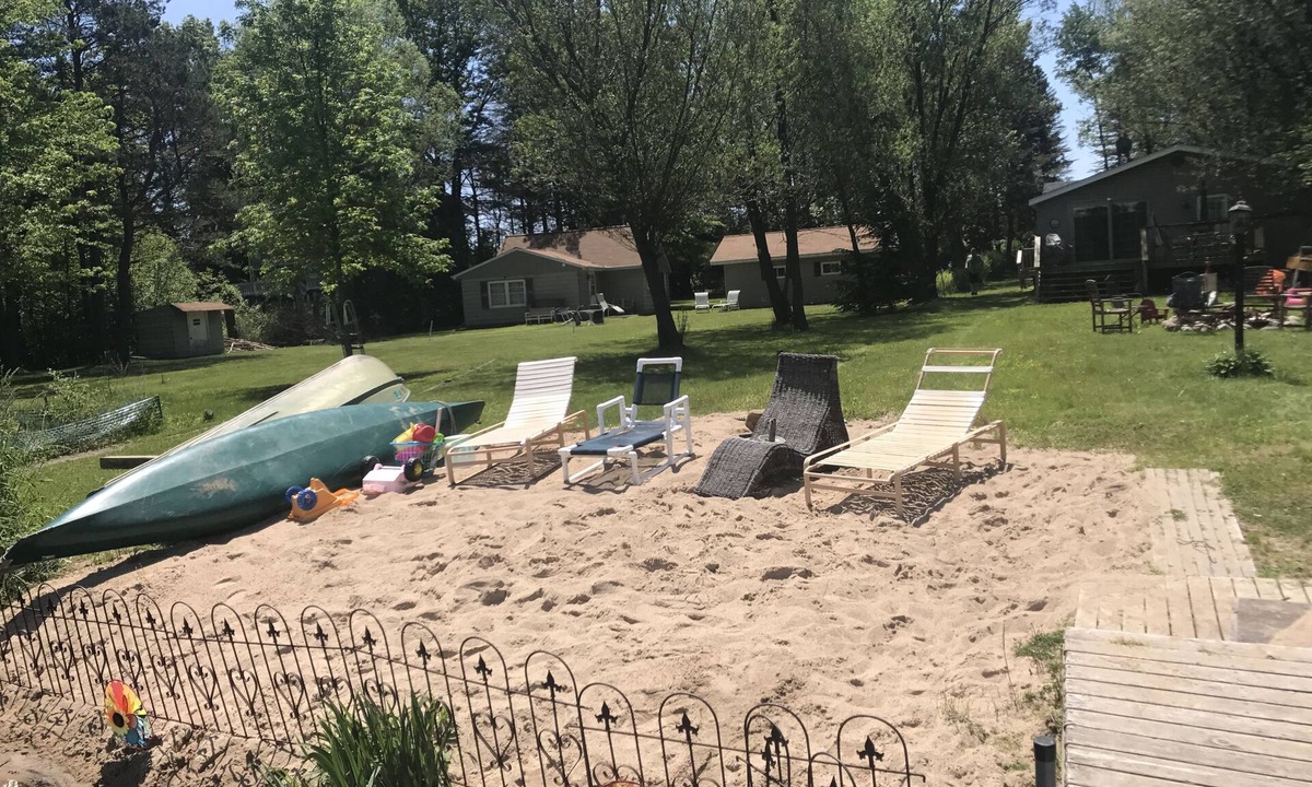 Wautoma House | Lakefront, Mt Morris, Wi 3 bed 1.5 ba home with great sand beach on 5 lake chain