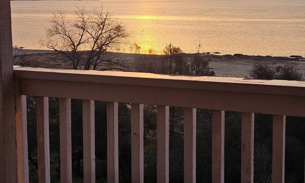 Granite Bay House | Lakefront panoramic views! 3-bedroom 2-bathroom house in beautiful Granite Bay