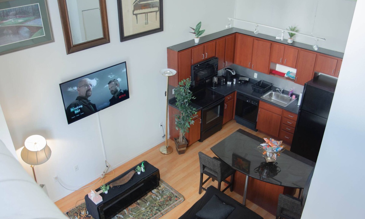 Uptown Condo | Lakeside Haven Minneapolis Loft with BBQ Area, Patio, Central AC, Games, W & D