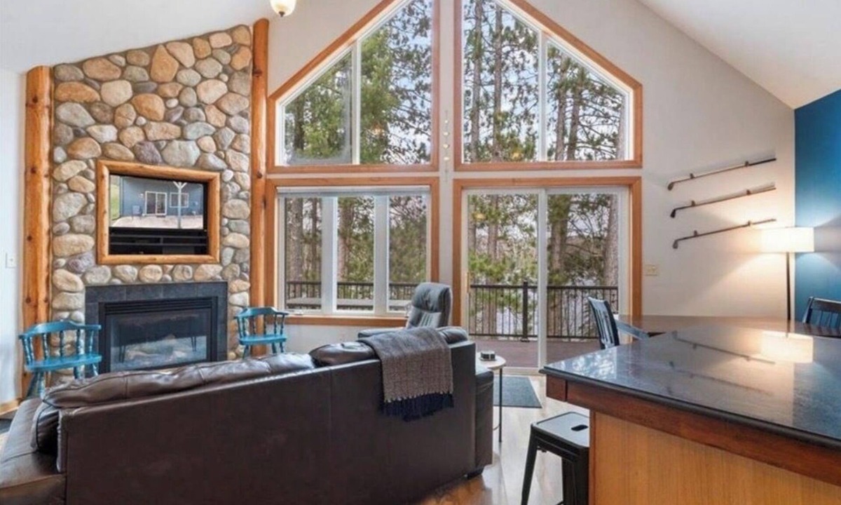 Biwabik Ski Chalet | Lakeside Villa Home at the base of Giants Ridge - 4 bed, 3 bath, sleeps 10