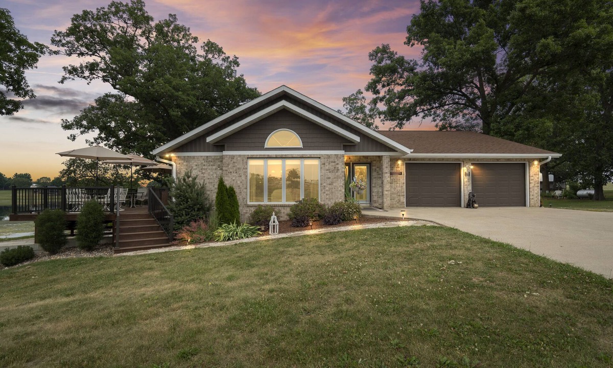 Langworthy House | Lakeview Living - Entire Guest House - Perfect for your Holiday or Vacation!