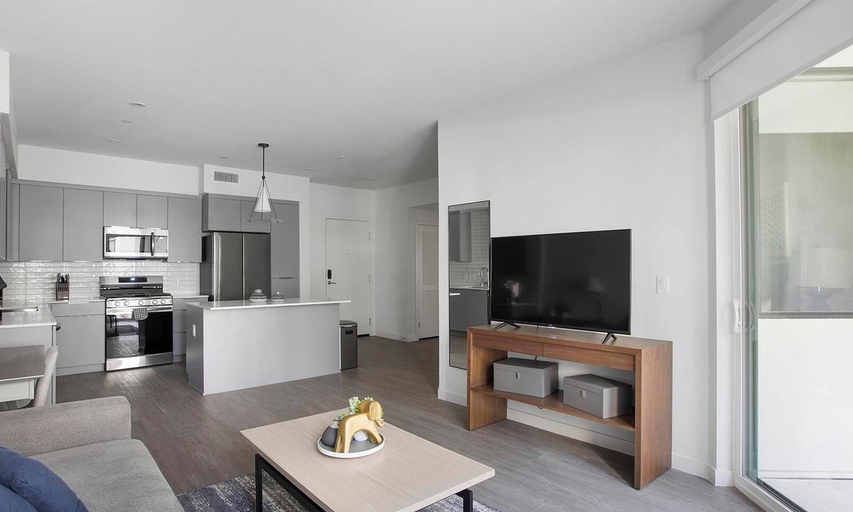 Rhodes Ranch Apartment | Landing | Beautiful 1BD, Gym, Courtyard