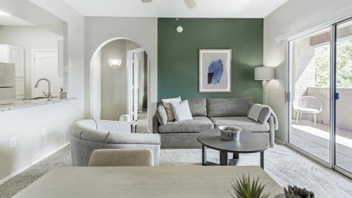 Cortaro Apartment | Landing - Modern Apartment with Amazing Amenities (ID7329X53)