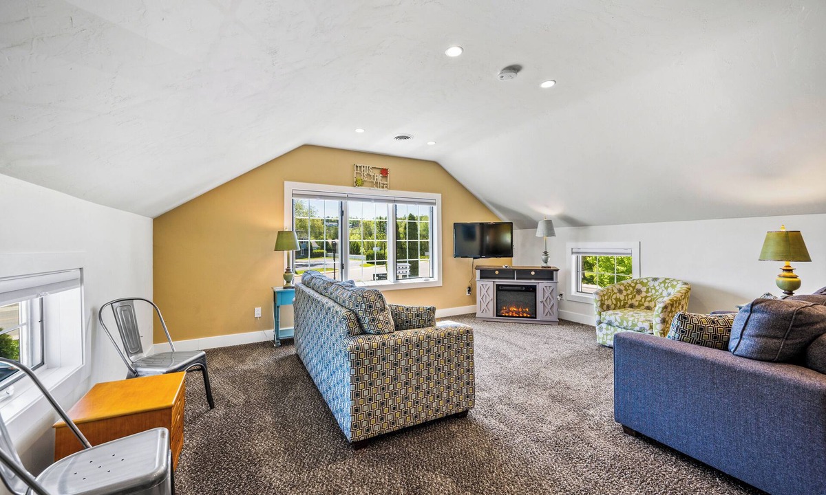 Fish Creek Apartment | Large 2-bedroom/2-bathroom apartment in the heart of Fish Creek