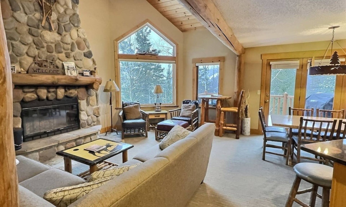Lutsen House | Large 5BR Ski-In/Ski-Out | Sauna | Sleeps 12