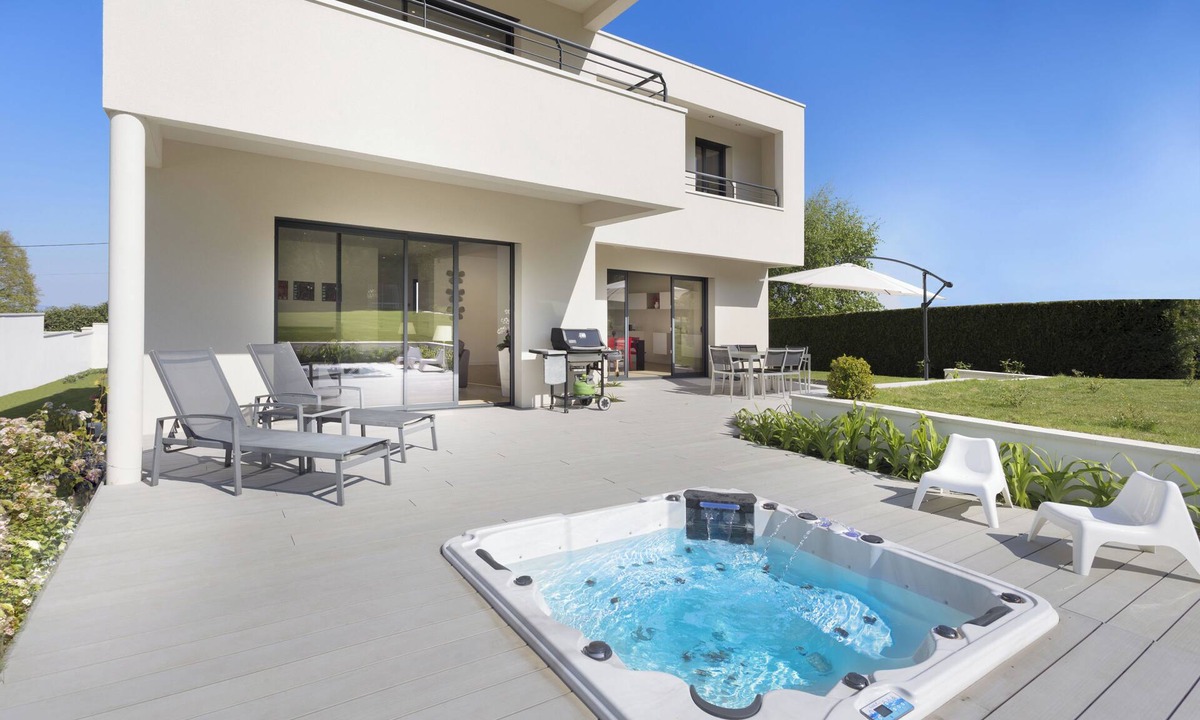 Orgeval House | Large architect-designed house near Paris. Ideal for family relaxation