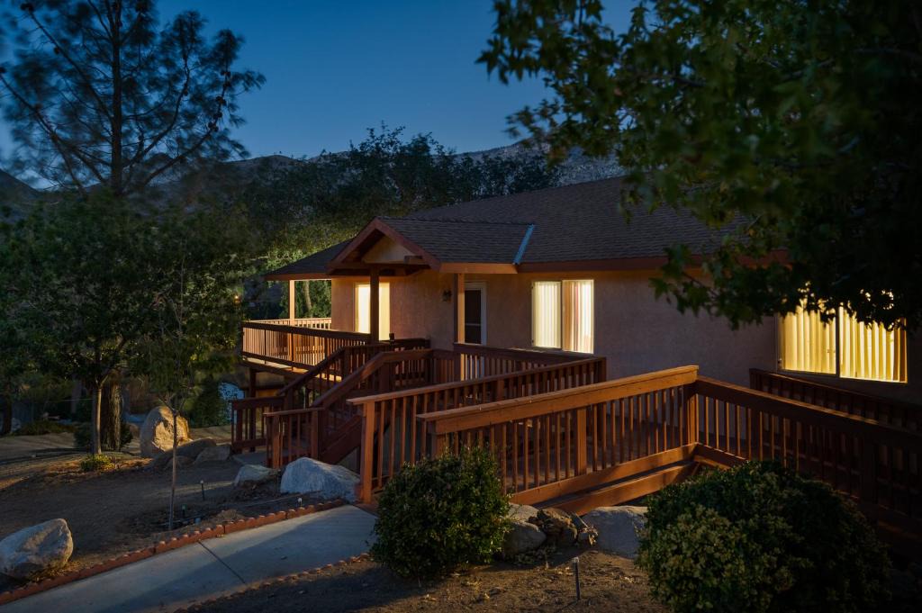 Kernville House | Lazy Squirrel - Cozy Family House with Full Game Room