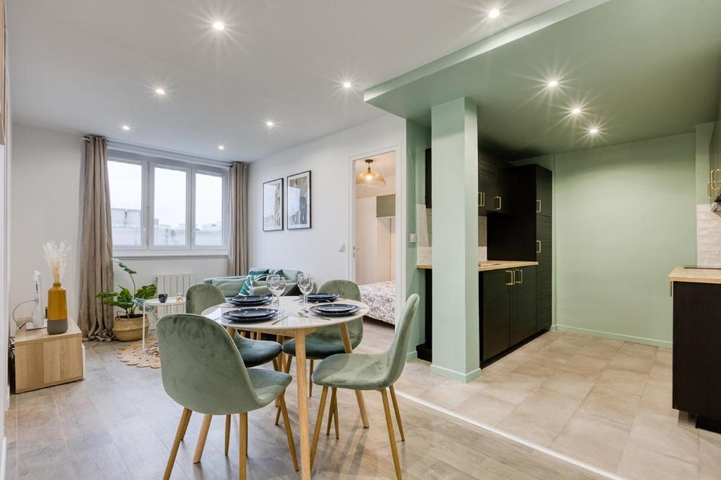 Bobigny Apartment | Le Colbert - Appt moderne pour 4 voyageurs