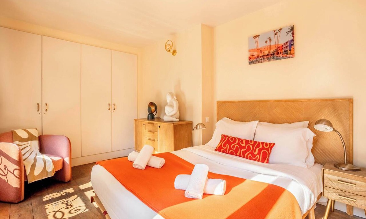 Quartier Sainte-Avoye Apartment | Le Marais - Les Halles Colorful & Modern 3BD
