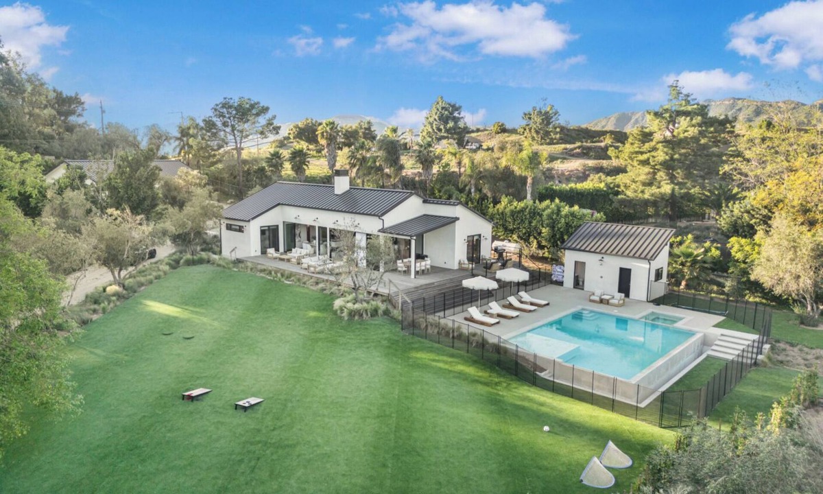 Malibu House | Lechusa - Secluded Creative Compound: Luxury 2-Acre Estate w/Studio & Pool