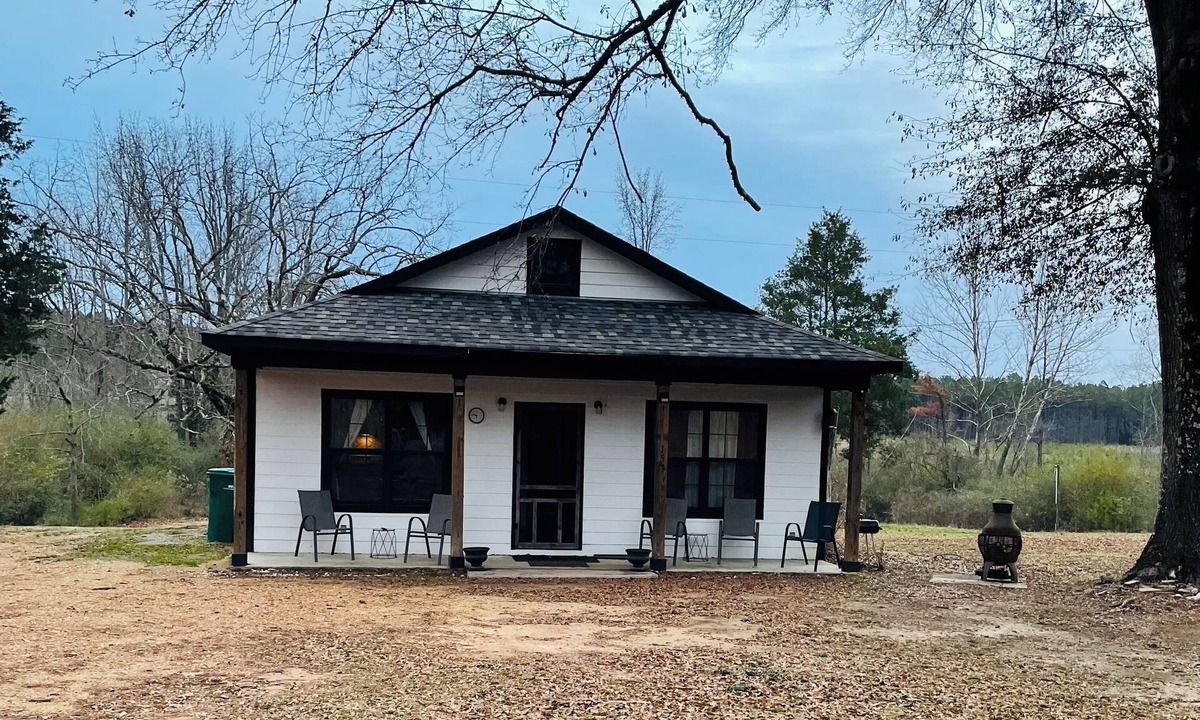 Water Valley House | Little House in The Valley Senior & Military Discount & EMS