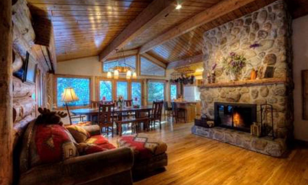 Rapid City House | Log cabin-style home near hiking trails w/hot tub, & 2 fireplaces