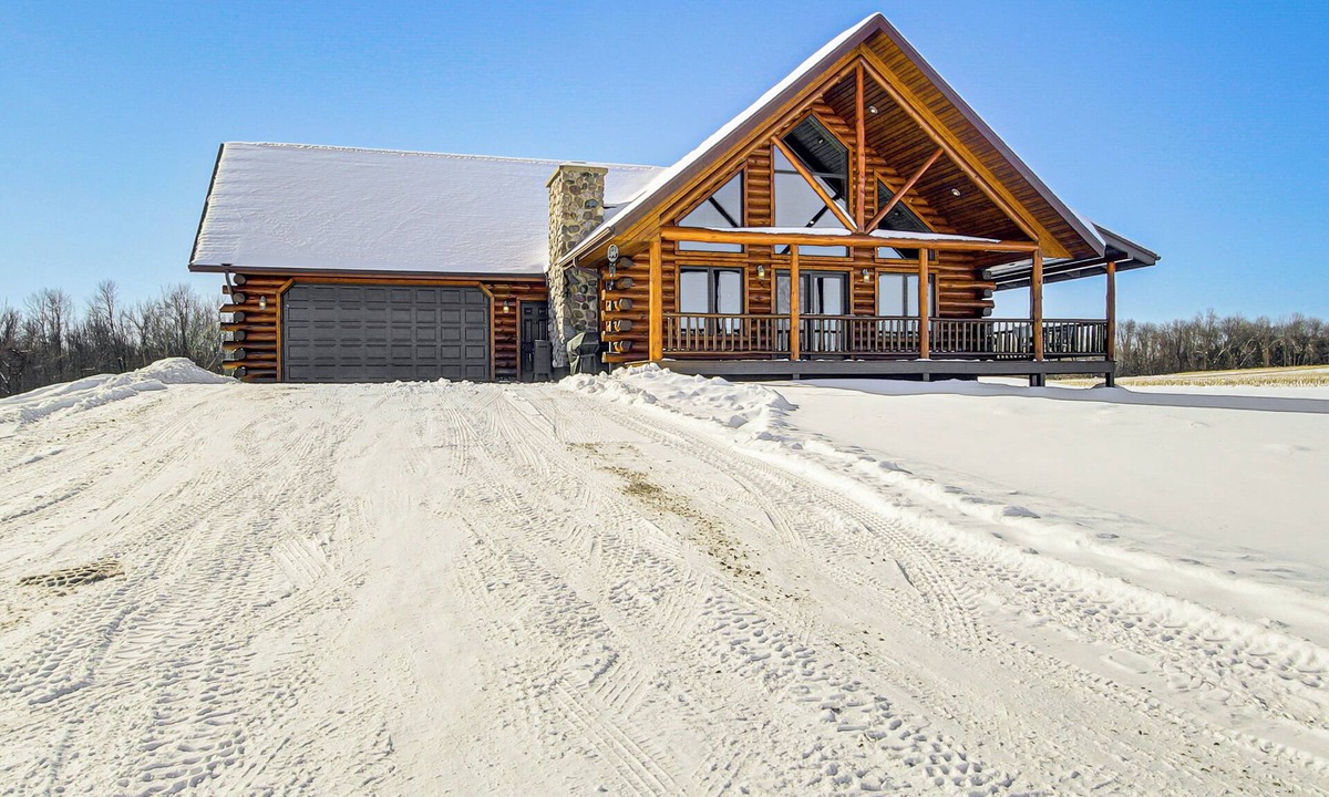 Abrams Cabin | Log Home w/Deck & Sunset Views: 19 Mi to Oconto!