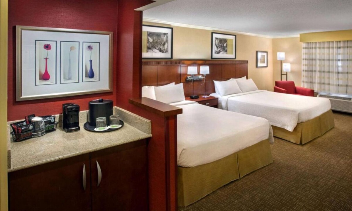 Woburn House | Look No More! FREE Parking, Pets Allowed, Close to USS Constitution Museum!