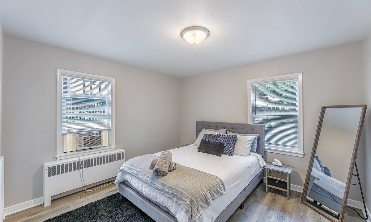 Riverview Apartment | Lovely 1-bedroom unit blocks from downtown St.Paul
