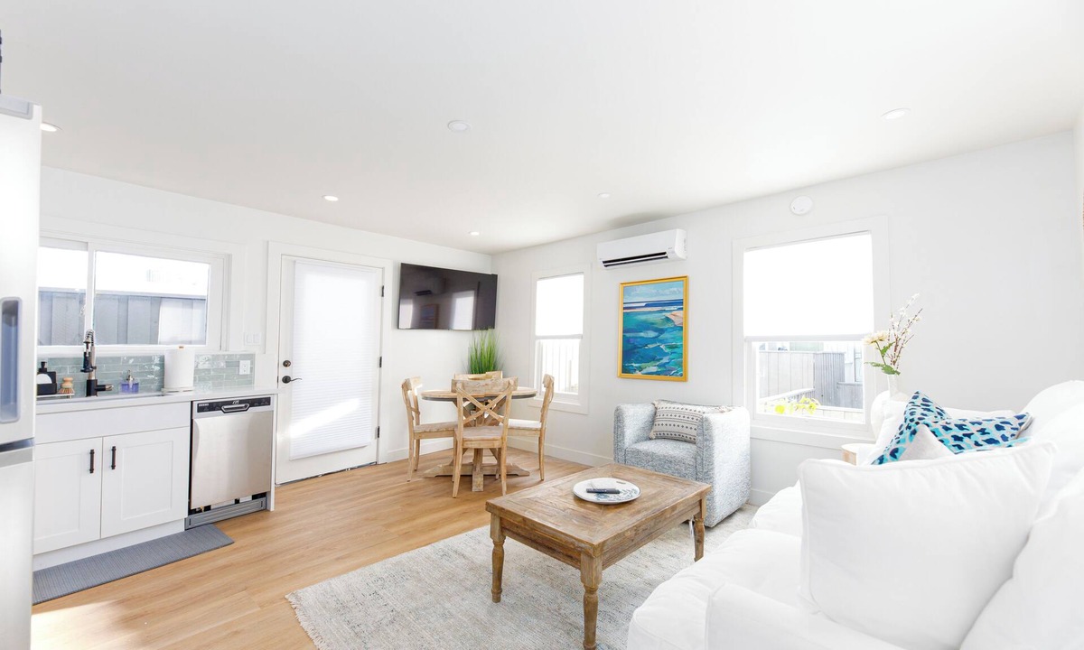 East Beach Cottage | Lovely 1-bedroom cottage with AC near East Beach